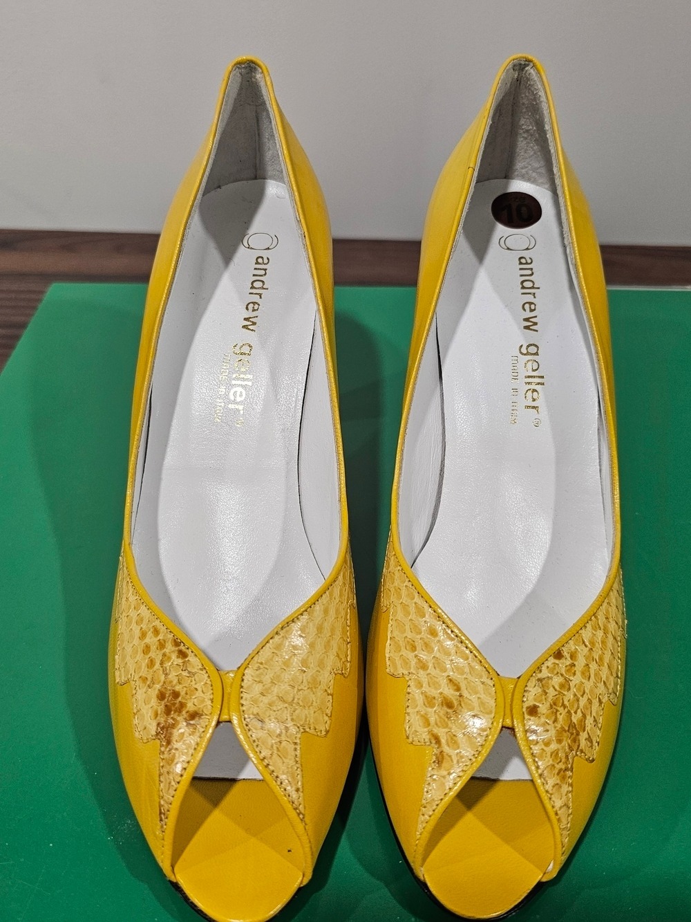 Andrew Geller Yellow Snakeskin Peep Toe Heels Size 10 AA Narrow Italian Leather - Picture 4 of 8